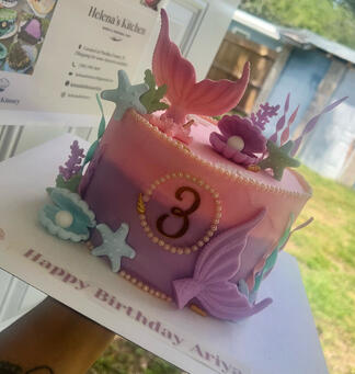 8inch, 3 layer Vanilla Cake